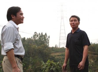 Phó Chủ tịch UBND tỉnh Phú Thọ Phạm Quang Thao làm việc với hộ dân di dời tại hiện trường thi công