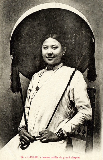 Nón quai thao được cả phụ nữ nhà giàu lẫn phụ nữ thuộc tầng lớp lao động sử dụng.