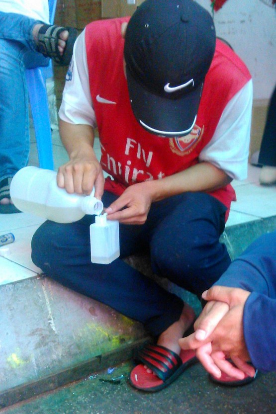 Sữa tắm, dầu gội 12.000 đồng/lít ở chợ hóa chất Kim Biên (5)