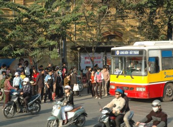 Khuyến khích người dân đi xe buýt, hạn chế ô nhiễm giao thông đô thị