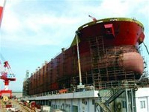 Ngành cơ khí đóng tàu được tỉnh Bà Rịa - Vũng Tàu chọn là một trong những ngành mũi nhọn. Ảnh: Lã Anh