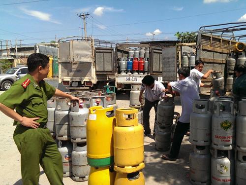 Gas dởm của Công ty Minh Phúc (tức Công ty Hà Linh) bị Công an tỉnh Long An bắt giữ ngày 3-4. 