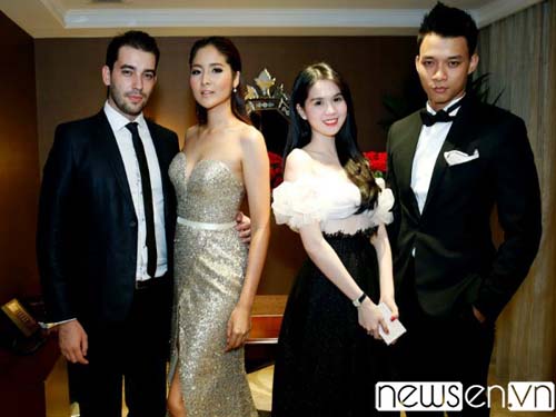 Ngọc Trinh "lọt thỏm" giữa dàn người mẫu có chiều cao tương đương (so với chiều cao cô tự công bố)