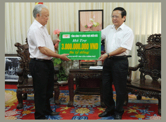 Tổng công ty lương thực miền Bắc trao tặng 3 tỉ đồng cho Quảng Trị