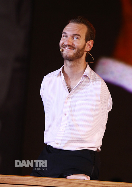 Nụ cười đáng yêu thường trực trên môi của Nick Vujicic.