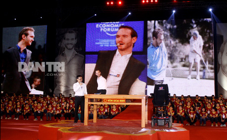 Nụ cười đáng yêu thường trực trên môi của Nick Vujicic.