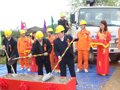 Lãnh đạo UBND tỉnh và lãnh đạo Công ty điện lực Lạng Sơn dự lễ khởi công thuộc dự án: phân phối hiệu quả (DEP) giai đoạn 2