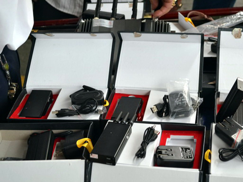 Máy phá sóng… do Hải quan sân bay Tân Sơn Nhất thu giữ.