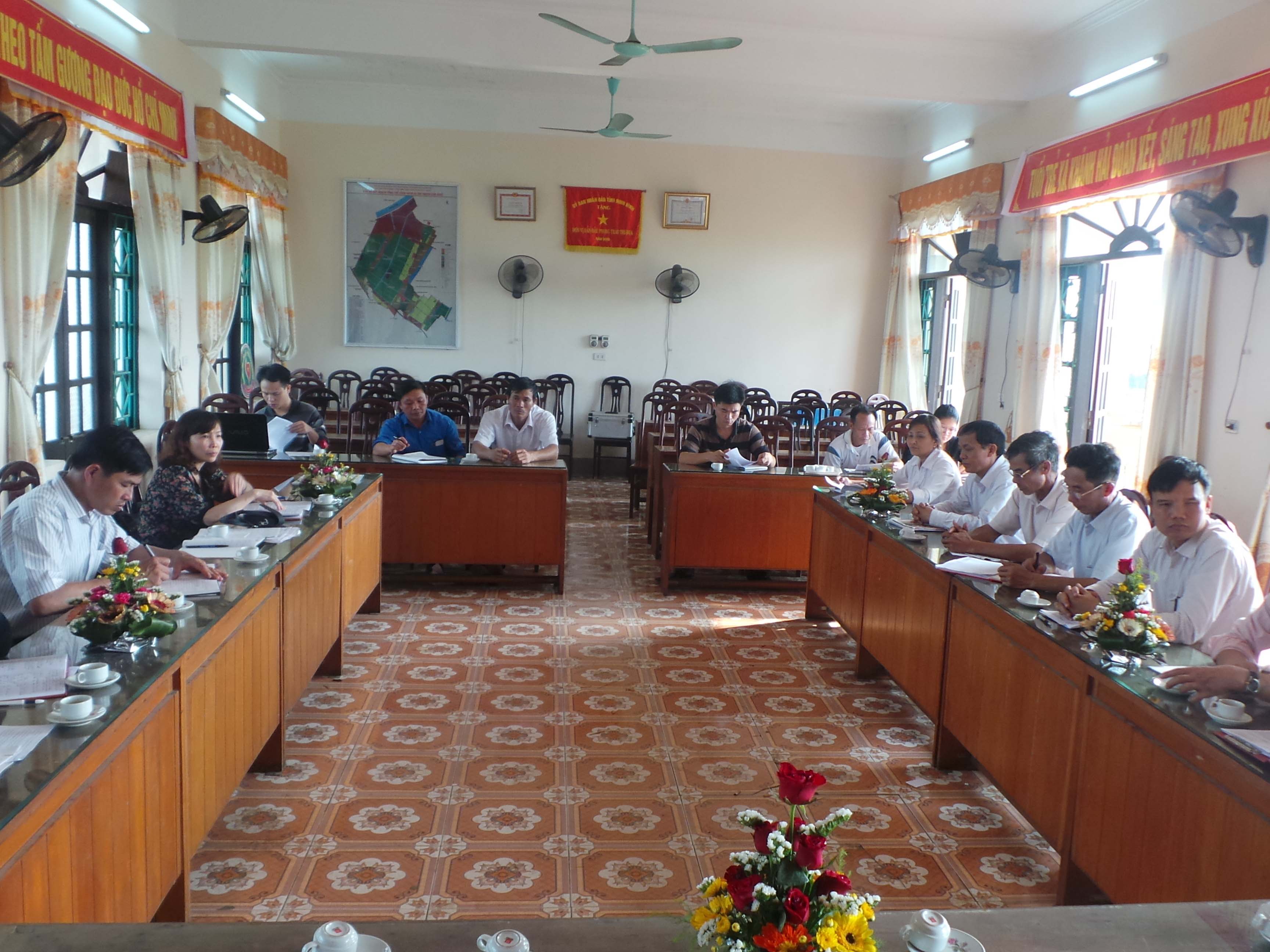 Cuộc họp về công tác dân vận dồn điền đổi thửa.