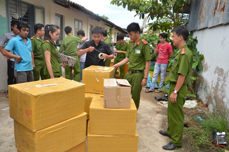 Tiến hành niêm phong số hàng lậu