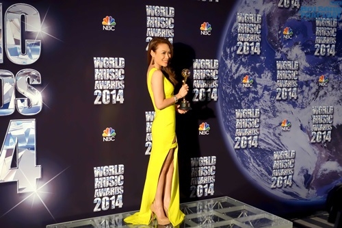 Mỹ Tâm đoạt giải tại quốc tế WMA Mỹ Tâm đoạt giải "Nghệ sĩ có Album bán chạy nhất" tại WMA - Ảnh 2