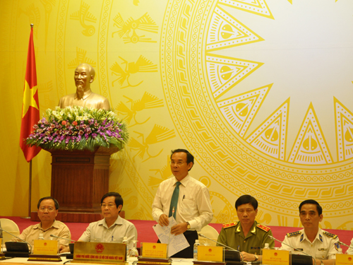 Bộ trưởng, Chủ nhiệm VPCP Nguyễn Văn Nên chủ trì họp báo.