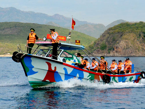 Phối hợp tuần tra vùng biển