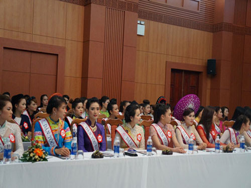Các thí sinh dự thi cuộc thi Hoa hậu Các dân tộc Việt Nam năm 2013 có mặt tại tỉnh Quảng Nam