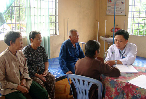Chương trình khám bệnh và phát thuốc miễn phí của PVFCCo nhằm trực tiếp hỗ trợ cho bà con nông dân nghèo, ít có điều kiện khám bệnh.