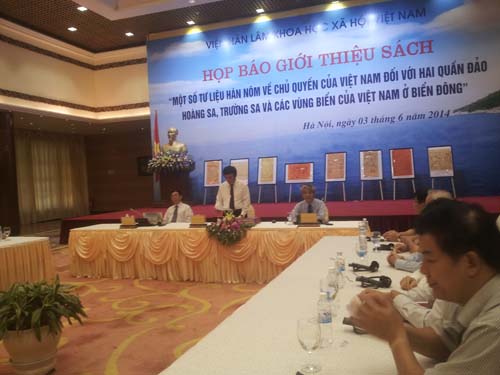 Chủ tịch Viện Hàn lâm Khoa học xã hội Việt Nam Nguyễn Xuân Thắng phát biểu tại cuộc họp báo