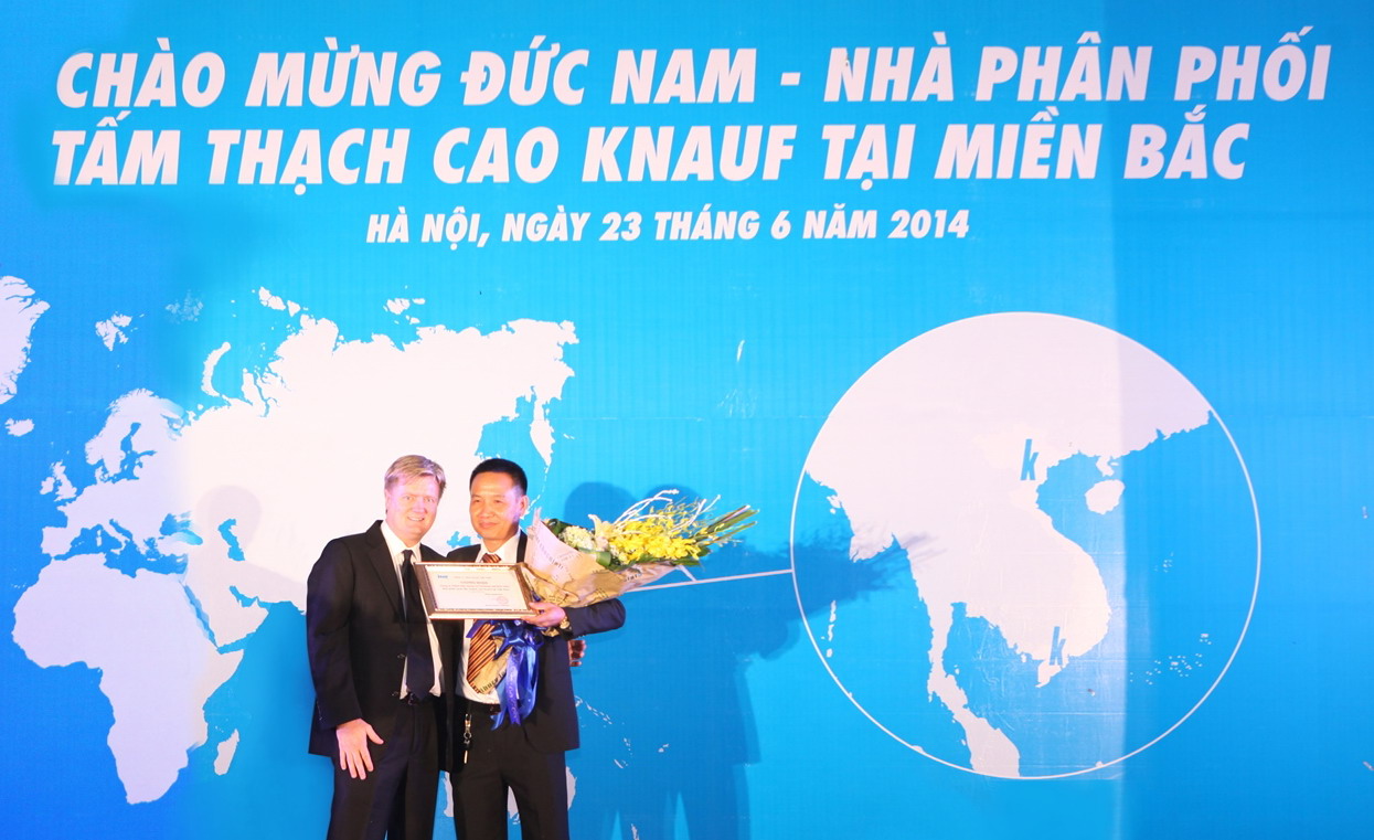 Công ty TNHH Xây dựng và Thương mại Đức Nam nhận Giấy chứng nhận nhà phân phối tấm thạch cao Knauf tại miền Bắc