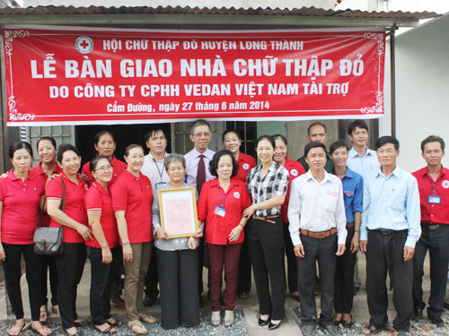 Lễ bàn giao nhà cho bà Nguyễn Thị Sinh tại xã Cẩm Đường do Vedan tài trợ