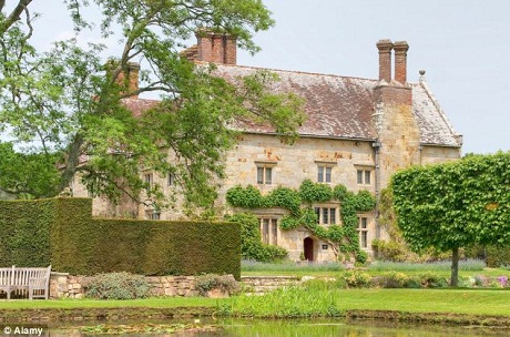 Tại địa điểm khảo cổ ở hạt Suffolk, người ta đã tìm thấy cây quyền trượng vào năm 1939.