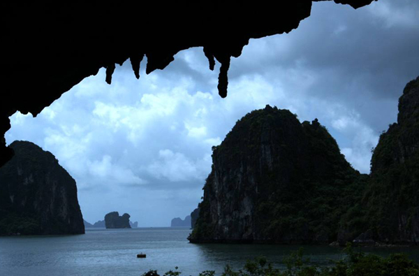 Vẻ đẹp mộc mạc trên vịnh Hạ Long vào hè 6