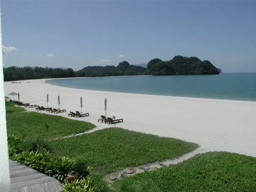 Bãi biển Tanjung Rhu. (Nguồn: asiarooms.com)