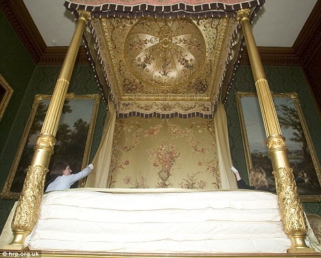 Giường ngủ của Hoàng hậu Charlotte (1744-1818), vợ vua George III.
