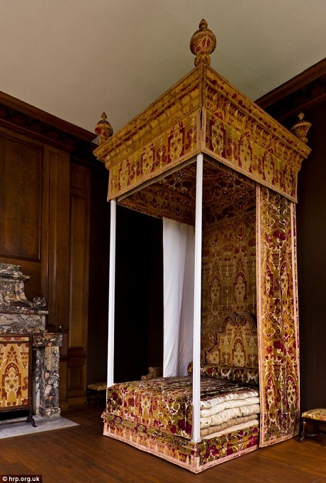 Giường ngủ của Nữ hoàng Anne (1665-1714).