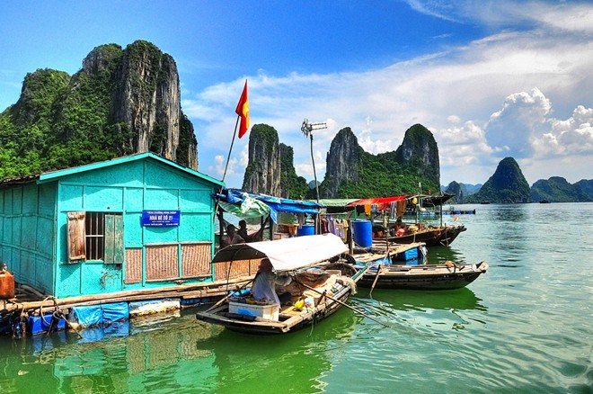 Thăm làng chài đẹp nhất thế giới ở vịnh Hạ Long