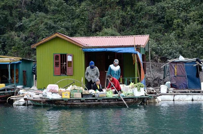 Thăm làng chài đẹp nhất thế giới ở vịnh Hạ Long