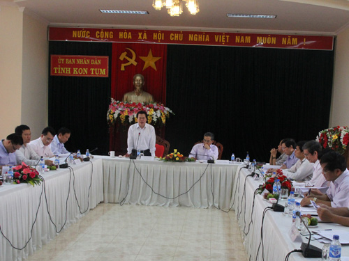 Bộ trưởng Vũ Huy Hoàng phát biểu tại buổi làm việc với lãnh đạo UBND tỉnh Kon tum.