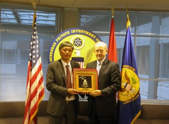 Phó Tổng giám đốc PVN Nguyễn Tiến Dũng thăm và làm việc tại trụ sở OPIC, Hoa Kỳ.