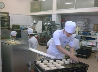 Chi phí sản xuất không tăng, giá bán bánh vẫn tăng cao (?)