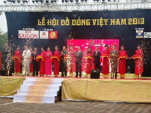 Cắt băng khai mạc Lễ hội đồ uống 2013