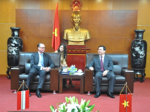 Bộ trưởng Công Thương Vũ Huy Hoàng tiếp Đại sứ Cộng hòa Áo Thomas Loidl