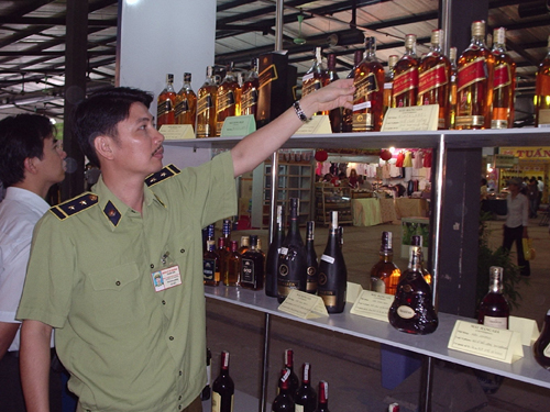 Rượu giả bị thu giữ (ảnh minh họa).