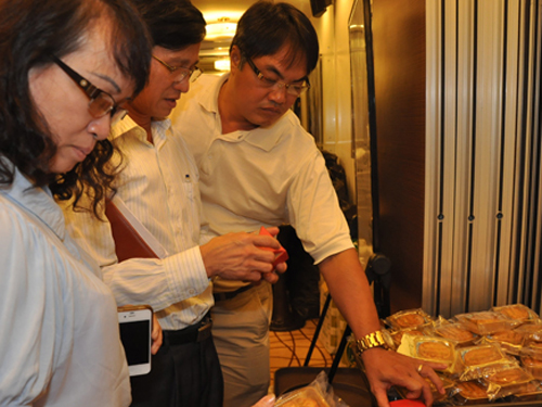 Đoàn kiểm tra liên ngành ATVSTP Trung ương và Hà Nội kiểm tra bánh Trung thu sáng 3-9