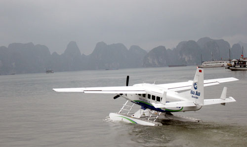 Bay thủy phi cơ ngắm cảnh Vịnh Hạ Long