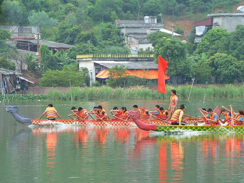 Giải đua thuyền chải Lễ hội mùa thu Côn Sơn Kiếp Bạc 2014.