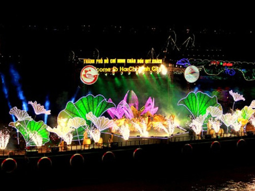 Khai mạc Lễ hội thuyền đăng trên sông Sài Gòn