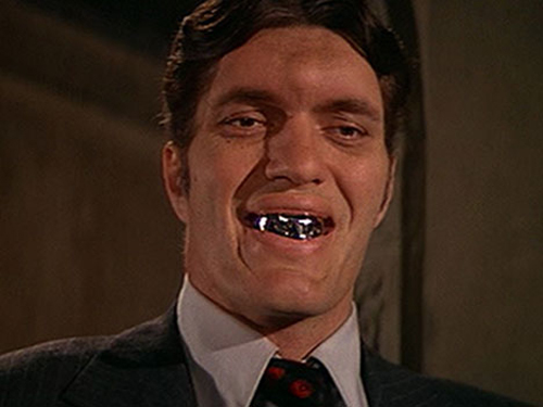 Richard Kiel với chiếc mồm sắt trong phim về James Bond