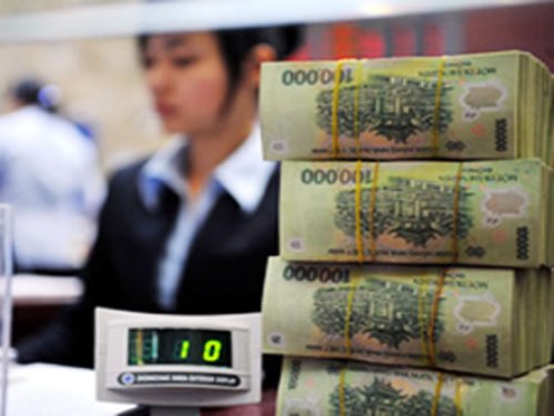 Khan người vay, các ngân hàng liên tục giảm lãi suất.