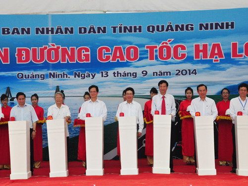 Thủ tướng Nguyễn Tấn Dũng phát lệnh khởi công xây dựng dự án.