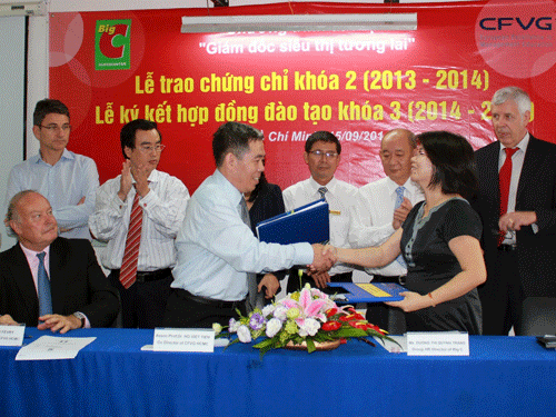 Hệ thống siêu thị Big C và Trung tâm Pháp - Việt Đào tạo về Quản lý ký kết hợp đồng đào tạo Mini MBA “Giám đốc siêu thị tương lai” lần ba.