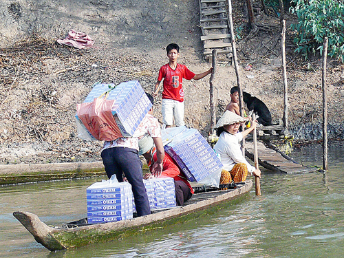 Vận chuyển thuốc lá lậu bằng nhiều con đường khác nhau    