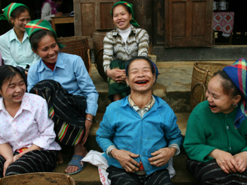 Những cô gái trẻ người Thái ngày nay hầu như không ai còn giữ tục nhuộm răng đen nữa.