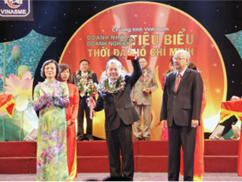Ông Nguyễn Quốc Trường - Tổng giám đốc công ty nhận giải thưởng Vinh danh doanh nhân doanh nghiệp tiêu biểu thời đại Hồ Chí Minh