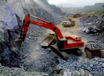 Khai thác apatit trên khai trường Công ty TNHH 1 thành viên Apatit Việt Nam (Lào Cai)