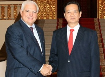 Thủ tướng Nguyễn Tấn Dũng tiếp Tổng thống Cộng hòa Panama Ricardo Martinelli. 