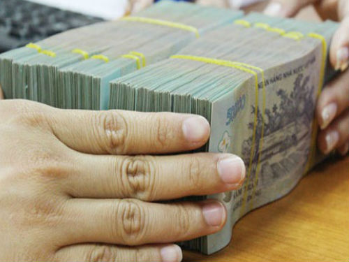 Với mục tiêu mua lại tối thiểu 30.000 tỷ đồng nợ xấu từ nay đến cuối năm, dự kiến các tổ chức tín dụng sẽ có khoảng 20.000 tỷ đồng được tái tạo qua sử dụng trái phiếu đặc biệt của VAMC để nhận tái cấp vốn từ Ngân hàng Nhà nước. Lãi suất tái cấp vốn dự kiến tối thiểu là 2%/năm.