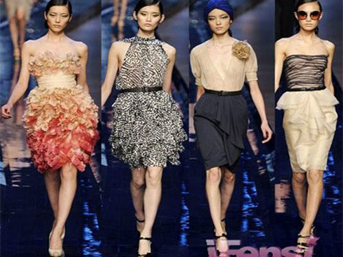 Dù vậy, vẫn có những người mẫu Trung Quốc bám trụ và thành danh tại sàn catwalk quốc tế.